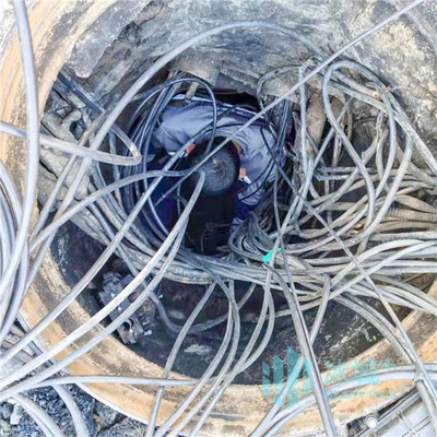 小區突然斷網，搶修人員爭分奪秒下井搶修紀實